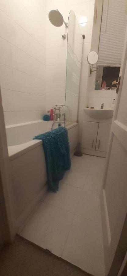 Double Close To Portobello And Westfield Homestay *