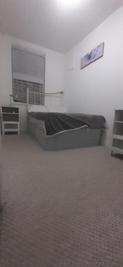 Homestay Double Close To Portobello And Westfield *